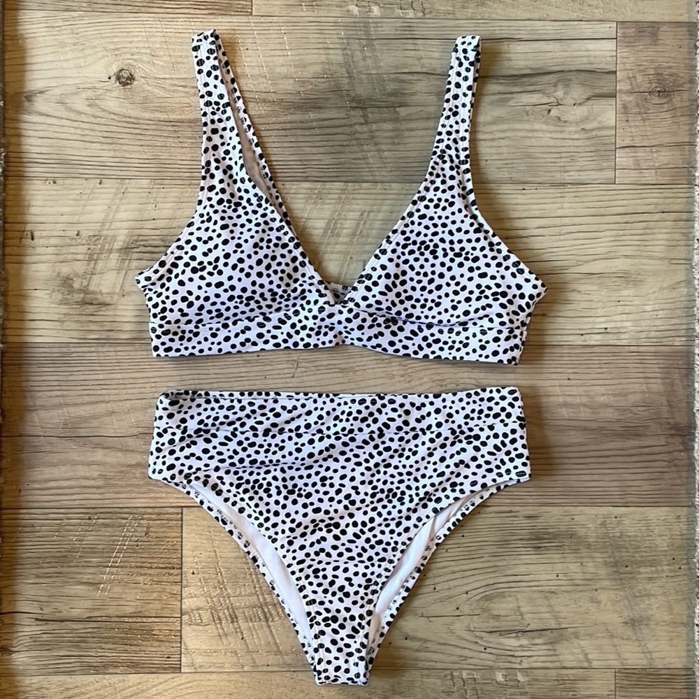 NWT Shein Black and White Polka Dot Bikini. Size Large.
